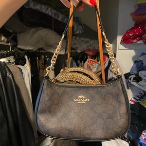 Teri Shoulder Bag In Signature Canvas